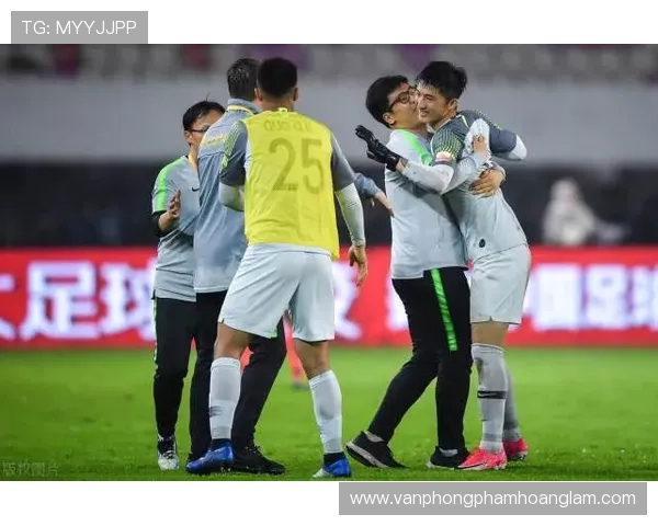 AC米兰阵容年轻,关键经验缺乏问题逐步反映,对赛季稳定性面临考验 AC米兰阵容年轻,关键经验缺乏问题逐步反映,对赛季稳定性面临考验