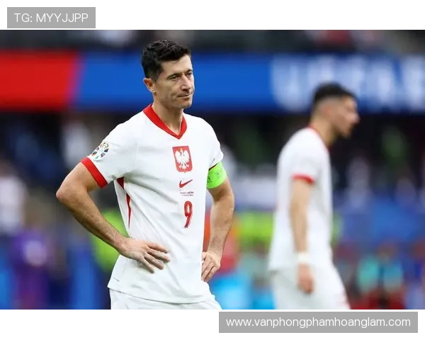 莱万关键战表现稳定性争议