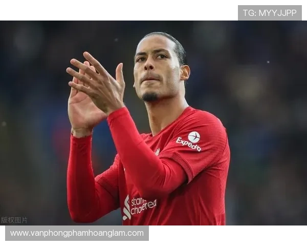 范迪克出门带着几百万，出来散个步都像在走红毯？