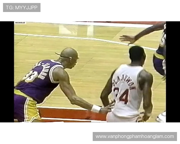 贾巴尔天勾统治力再现：对比现代内线得分结构差异